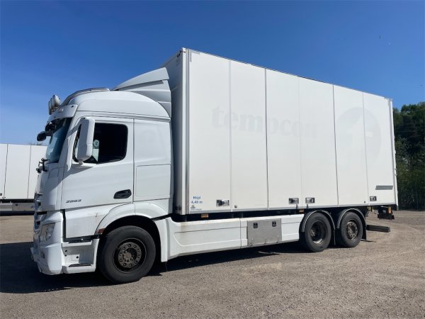 Skåplastbil MERCEDES-BENZ