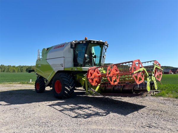 Skördetröska Claas tucano 430
