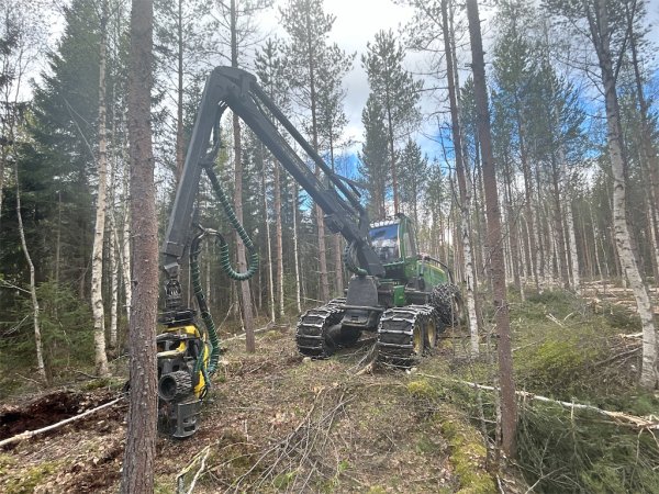 Skördare John Deere 1070G