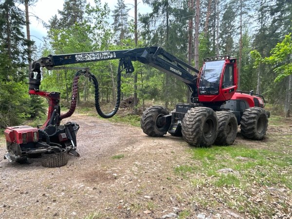 Skördare Komatsu 951