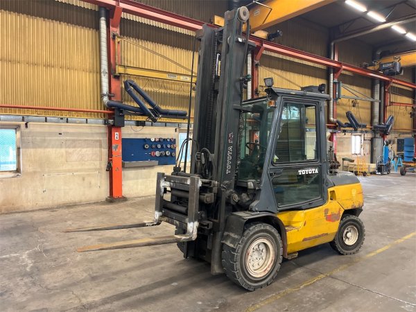 Dieseltruck Toyota 02-7FD45