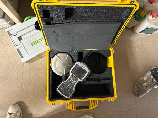 GPS Trimble R8 med handenhet TSC3
