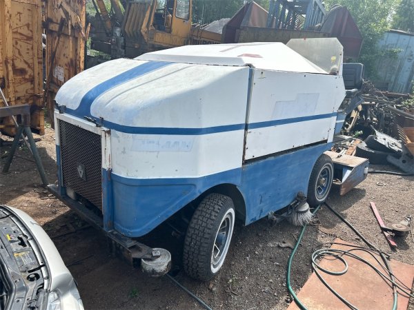 Ismaskin Movac / ResurfICE