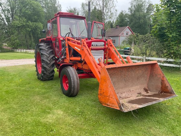 Traktor BM-VOLVO T 650 med Lastare