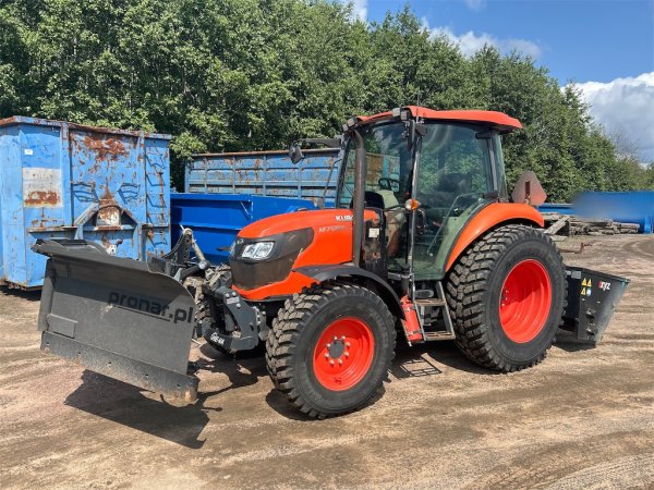 Traktor med lastare KUBOTA M7060 Hydraulic shuttle