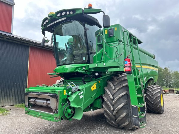 Skördetröska John Deere S 780i