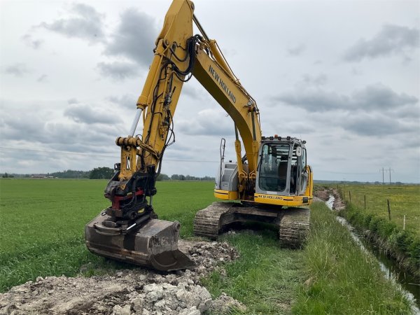 Bandgrävare New Holland kobelco E235 B se