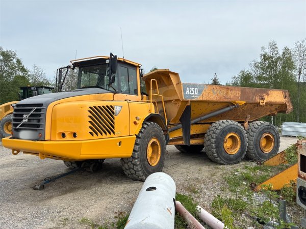Terrängvagn VOLVO A25D 6X6