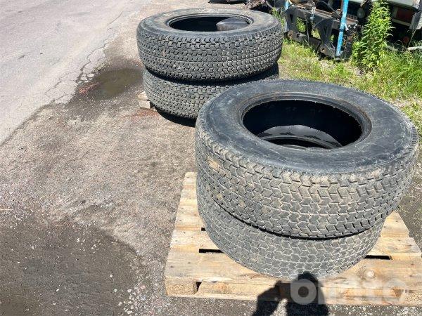 4st Entreprenaddäck 14.9R28 & 320/70R20