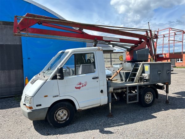 Lätt lastbil RENAULT TRAFIC TCYE05