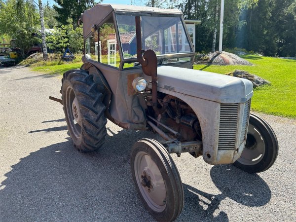 Veterantraktor Massey Ferguson "Grålle"