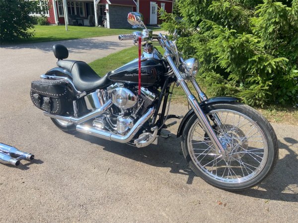 Motorcykel HARLEY-DAVIDSON FXSTDI