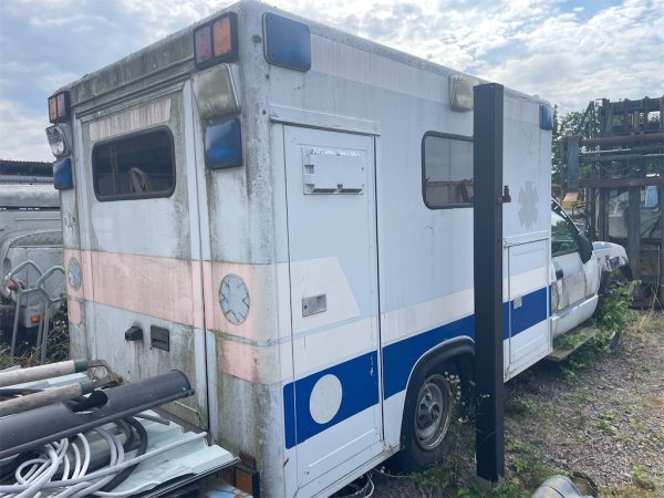 Ambulans CHEVROLET 3500 CK 30903