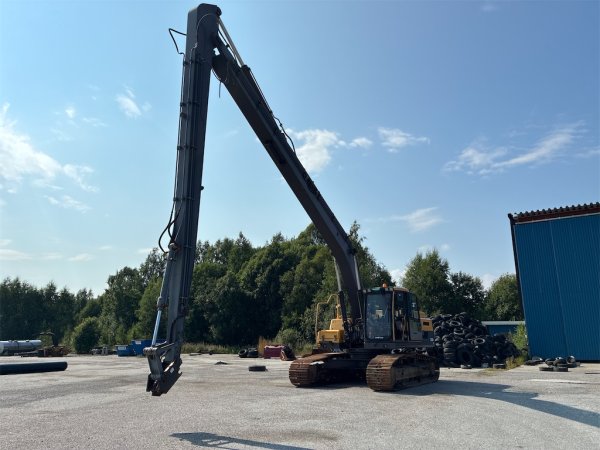 Long Reach Volvo EC250DL