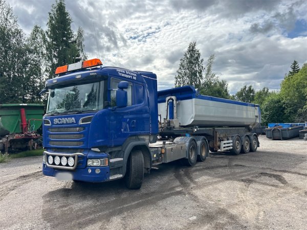 Lastbil med släp SCANIA R520