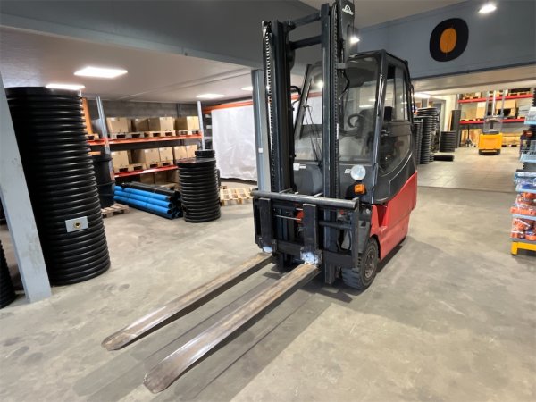 Motviktstruck Linde E20/600 inkl laddare
