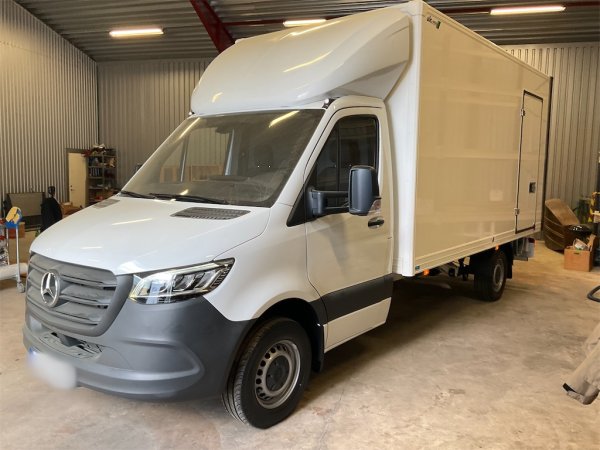 Lätt lastbil MERCEDES-BENZ