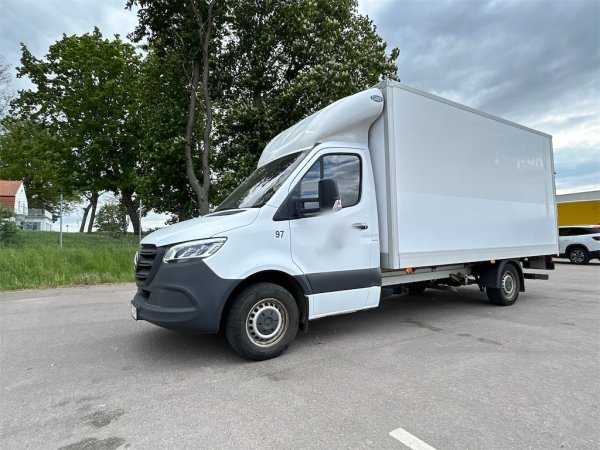Lätt lastbil MERCEDES-BENZ