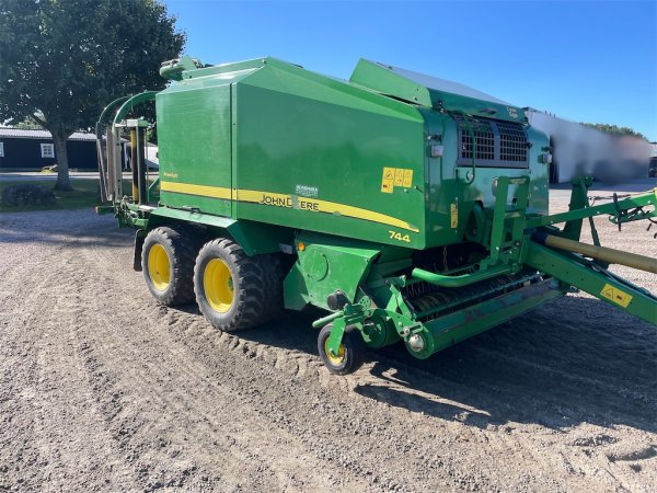 Kombipress John Deere 744H