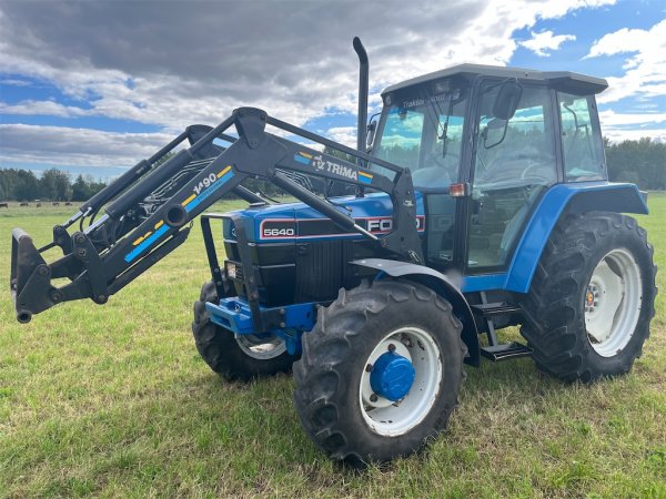 Traktor + Lastare FORD 5640 4WD SLE