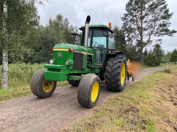 Traktor JOHN DEERE 4040 QR