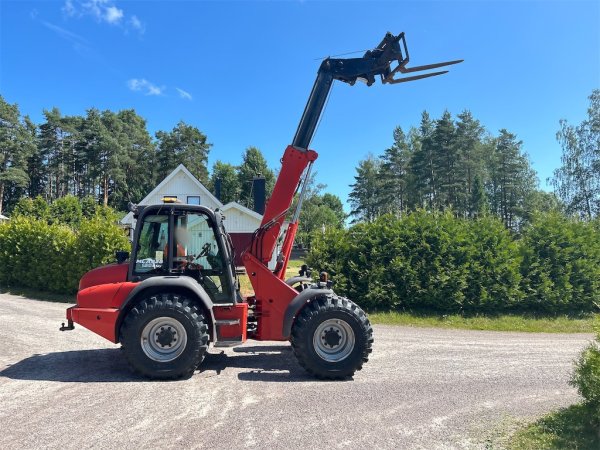 Teleskoplastare Manitou MLA 628T 120LSU med redskap
