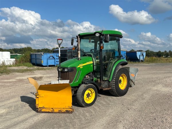 Traktor JOHN DEERE 3520