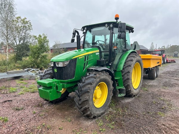 Traktor JOHN DEERE 5090M