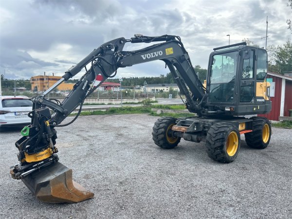 Hjulgrävare Volvo EW60E med tiltrotator