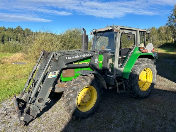 Traktor med lastare  John Deere 3200 X 4WD
