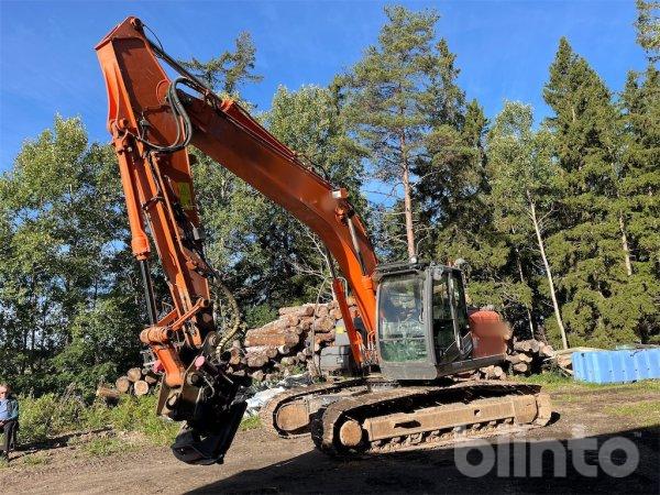 Hitachi ZX210LC-3 med tiltrotator, grip samt 4 redskap