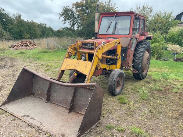 Traktor MASSEY-FERGUSSON 165 S