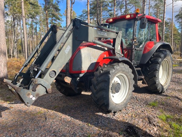 Traktor med Lastare VALTRA T140-4
