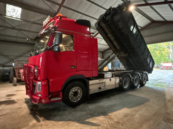 Lastbil VOLVO FH16 8X4