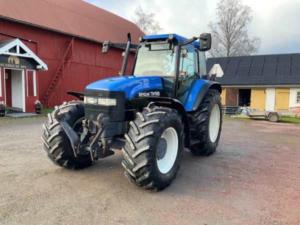 Traktor NEW HOLLAND TM165 4WD