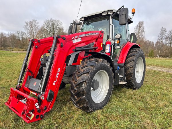 Traktor MASSEY FERGUSON 5S.125