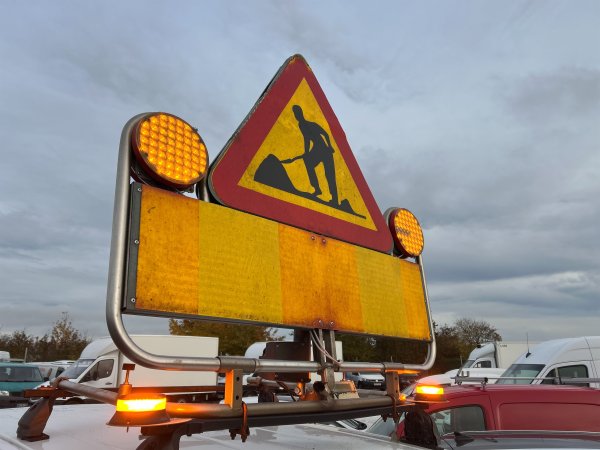 TMA skylt med takräcke  TMA