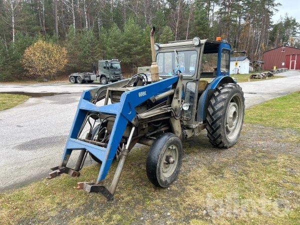 Militärtraktor / Volvo BM T600 med redskap / info om fäste