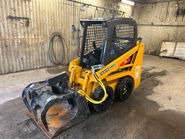 Kompaktlastare KATO IMER AS12 