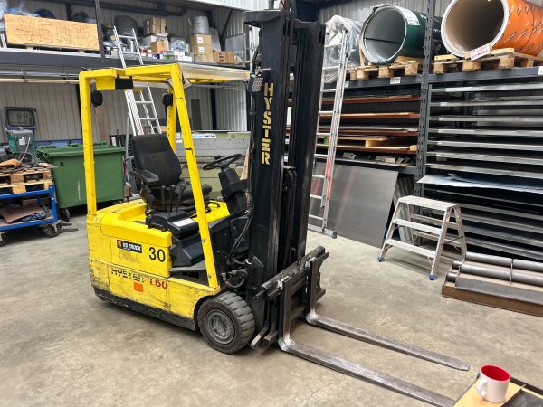 Hyster J1, 60XMT med trippelstativ och 5, 5 m lyfthöjd