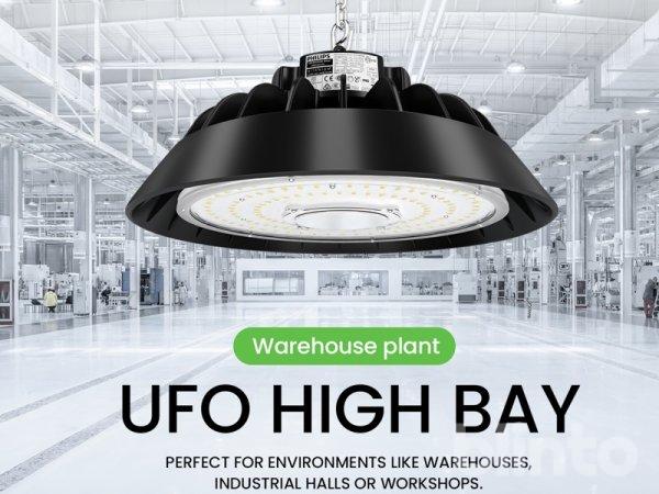 Industribelysning 12 st Highbay 200w på auktion i Värnamo hos Blinto